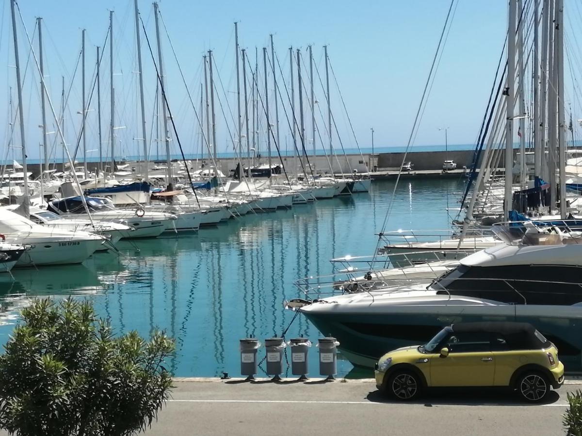 Joli Studio Bord De Mer, Clim, Balcon, Parking Prive Μεντόν Εξωτερικό φωτογραφία